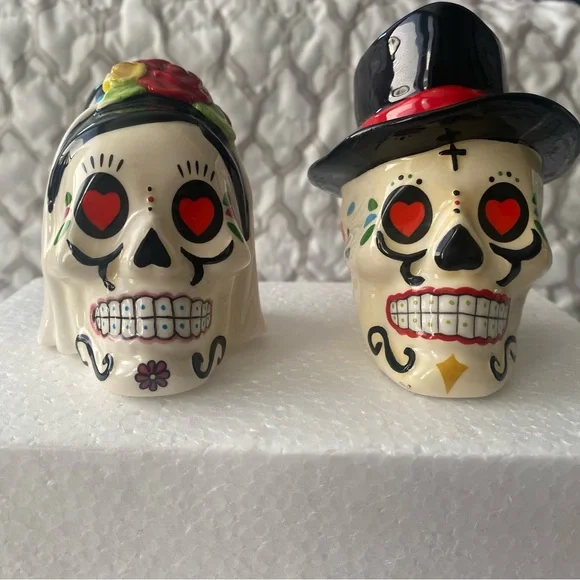 DAY OF THE DEAD SALT & PEPPER SUGAR SKULL BRIDE AND GROOM CERAMIC SHAKERS - Picture 6 of 9
